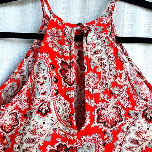 NWOT  RED PAISLEY SWING HALTER TOP AMERICAN EAGLE OUTFITTERS - SIZE XXS - Picture 3 of 7